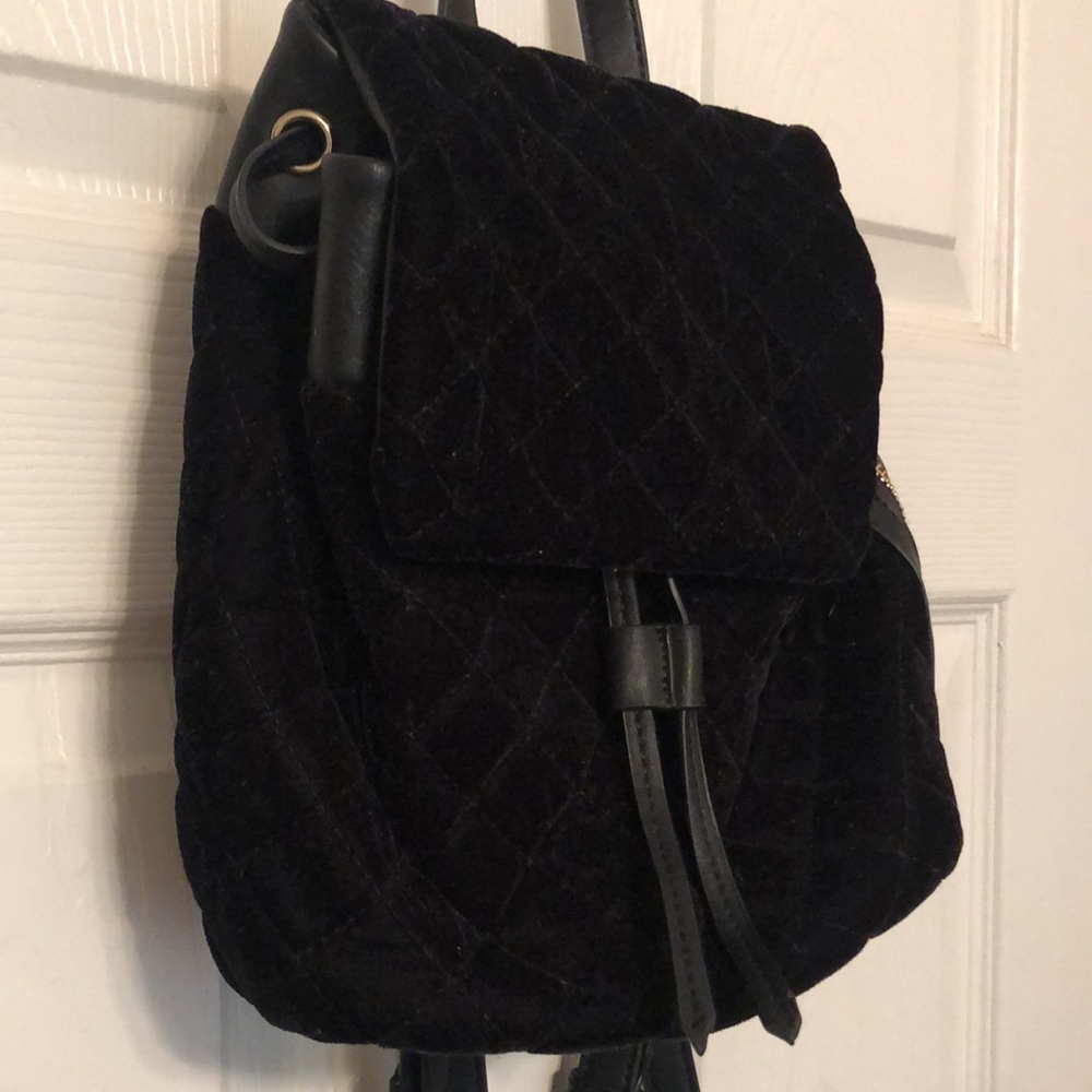 Forever 21 Women's Small Quilted Velvet/Velour Black Backpack Bag